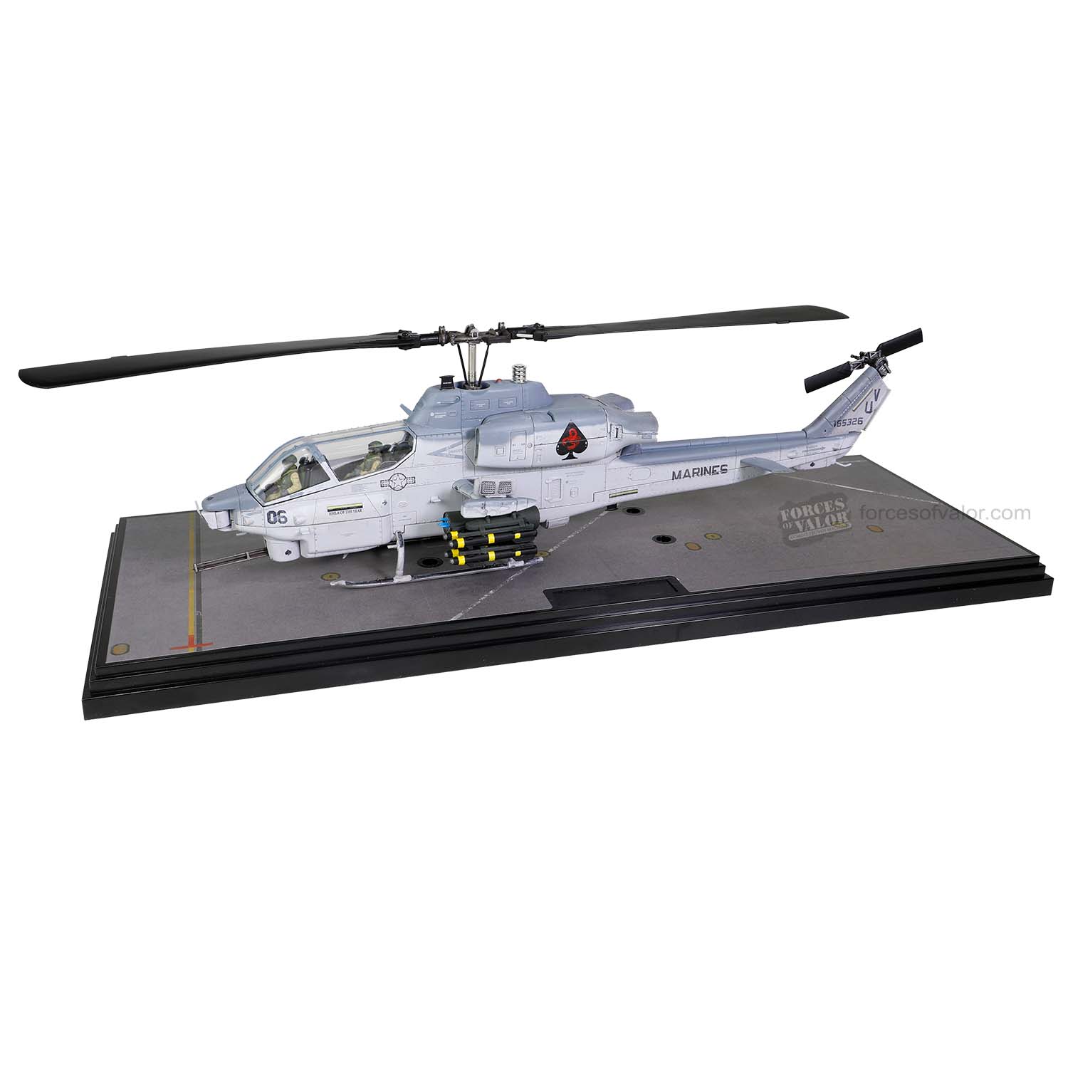 Bell AH-1W Whiskey Cobra US Marine Corps Camp.Pendleton 2012 - 1:48